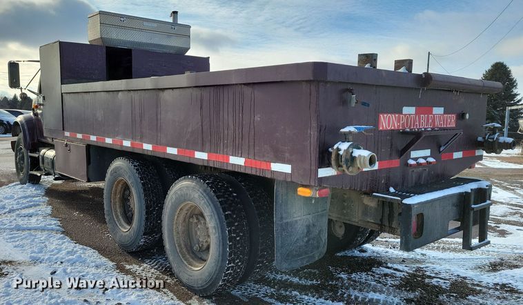 image for item OH9498 1991 International 4900 water truck