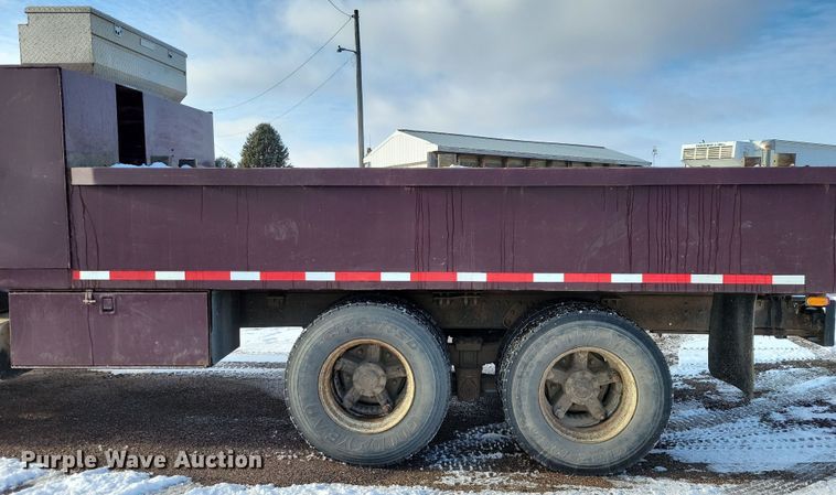 image for item OH9498 1991 International 4900 water truck