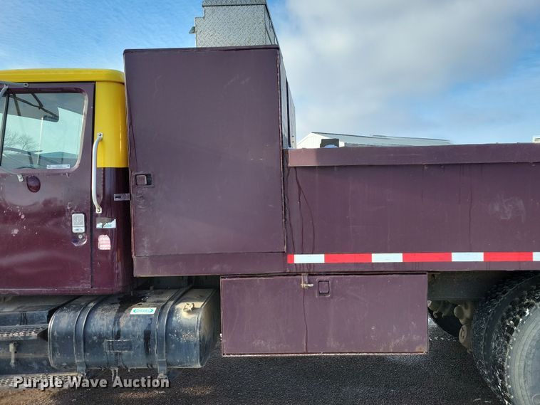 image for item OH9498 1991 International 4900 water truck