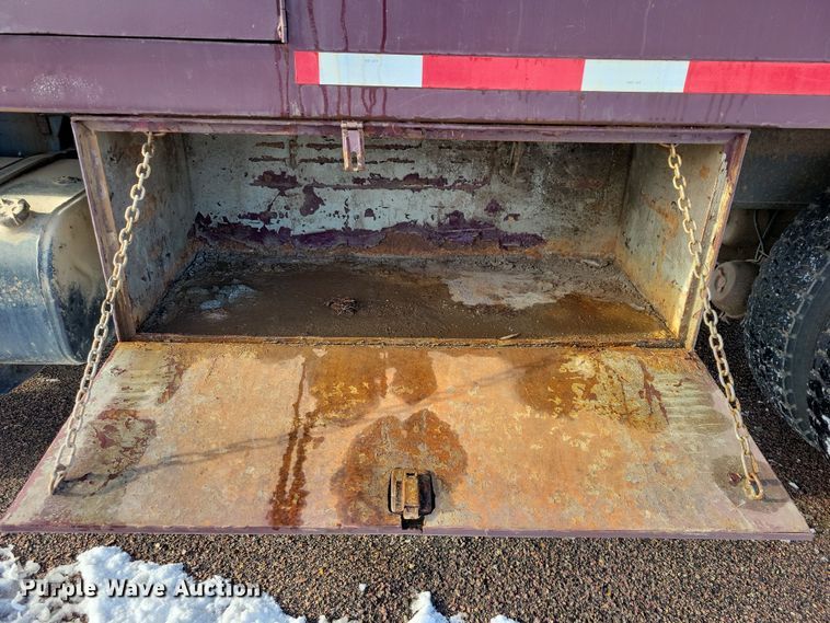 image for item OH9498 1991 International 4900 water truck