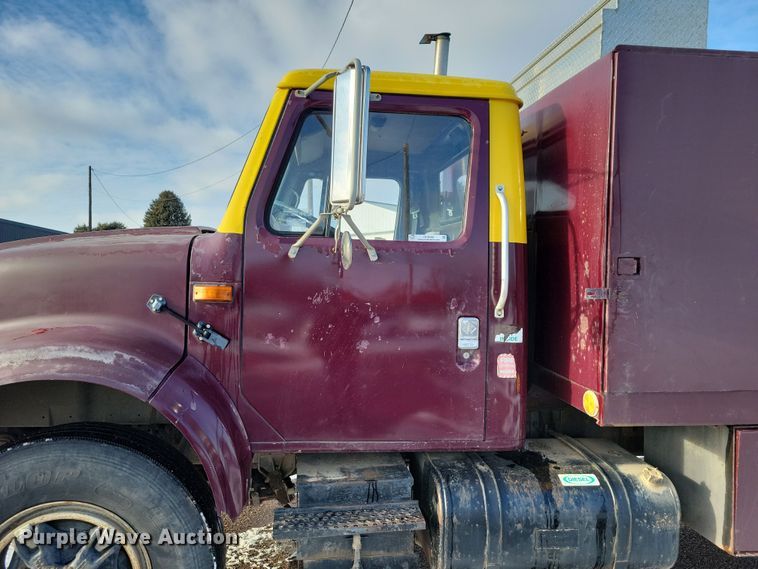 image for item OH9498 1991 International 4900 water truck