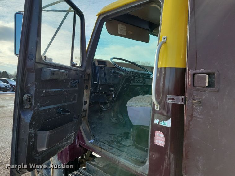 image for item OH9498 1991 International 4900 water truck