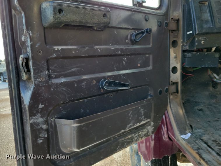 image for item OH9498 1991 International 4900 water truck