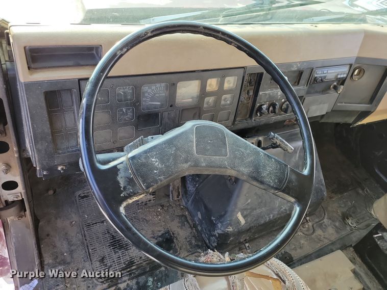 image for item OH9498 1991 International 4900 water truck