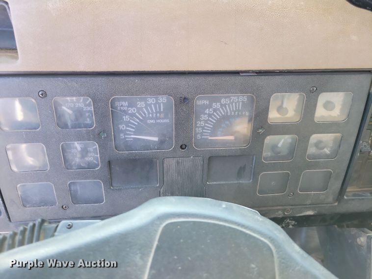 image for item OH9498 1991 International 4900 water truck