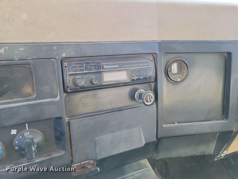 image for item OH9498 1991 International 4900 water truck