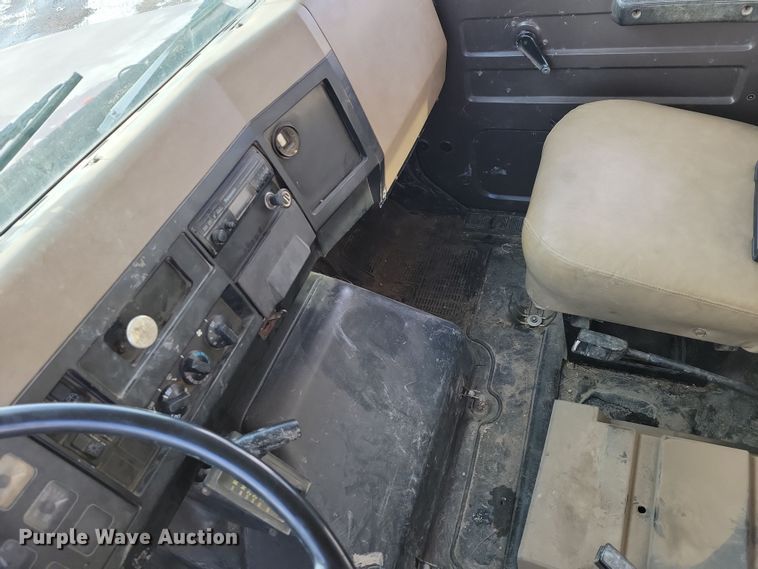 image for item OH9498 1991 International 4900 water truck