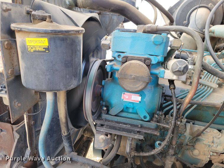 image for item OH9498 1991 International 4900 water truck