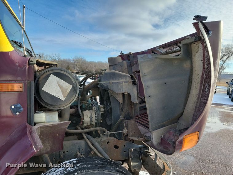 image for item OH9498 1991 International 4900 water truck