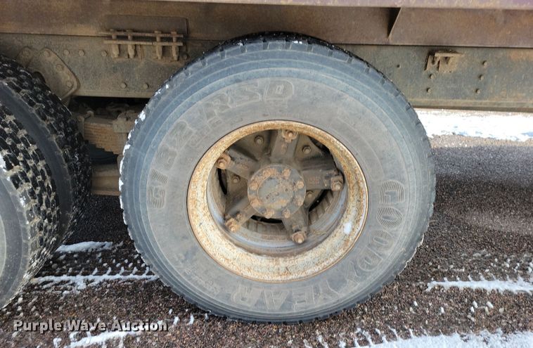 image for item OH9498 1991 International 4900 water truck