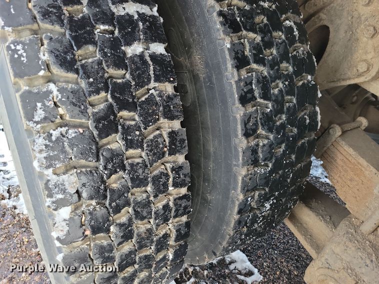 image for item OH9498 1991 International 4900 water truck