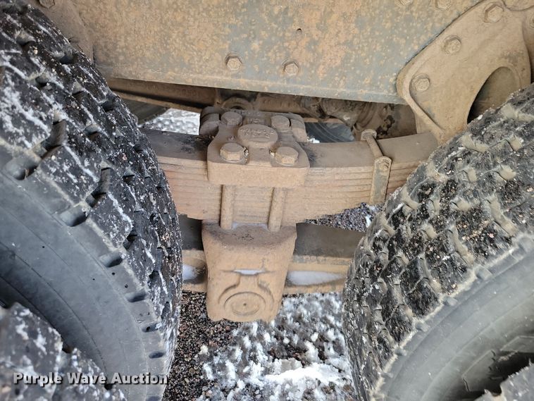 image for item OH9498 1991 International 4900 water truck