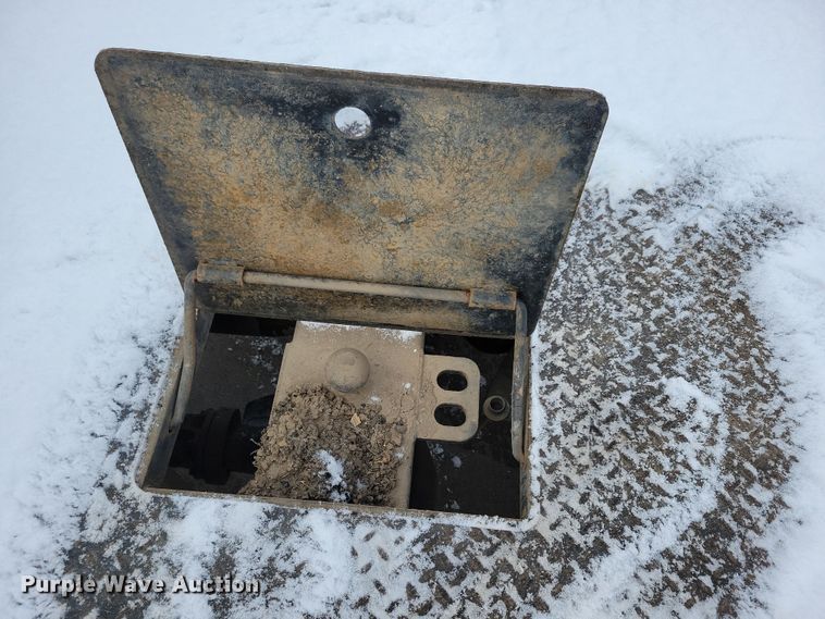 image for item OH9505 2010 Ford  F250 Super Duty flatbed pickup truck