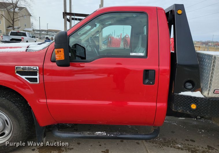 image for item OH9505 2010 Ford  F250 Super Duty flatbed pickup truck