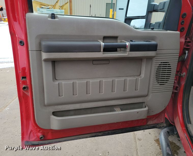 image for item OH9505 2010 Ford  F250 Super Duty flatbed pickup truck