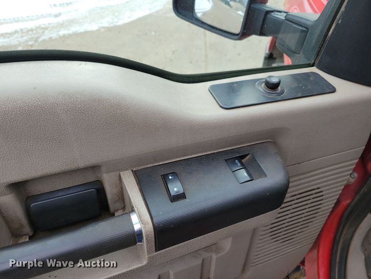 image for item OH9505 2010 Ford  F250 Super Duty flatbed pickup truck