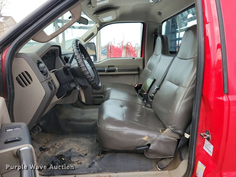 image for item OH9505 2010 Ford  F250 Super Duty flatbed pickup truck