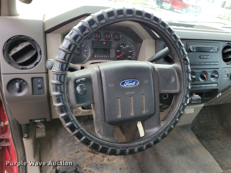 image for item OH9505 2010 Ford  F250 Super Duty flatbed pickup truck