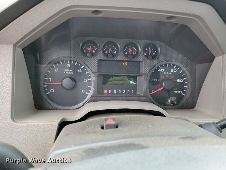 image for item OH9505 2010 Ford  F250 Super Duty flatbed pickup truck