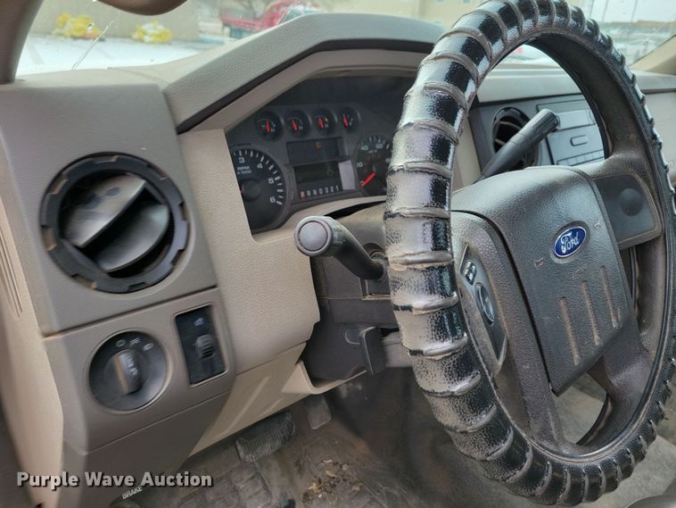 image for item OH9505 2010 Ford  F250 Super Duty flatbed pickup truck