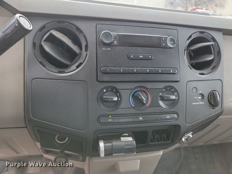 image for item OH9505 2010 Ford  F250 Super Duty flatbed pickup truck