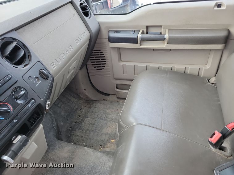 image for item OH9505 2010 Ford  F250 Super Duty flatbed pickup truck