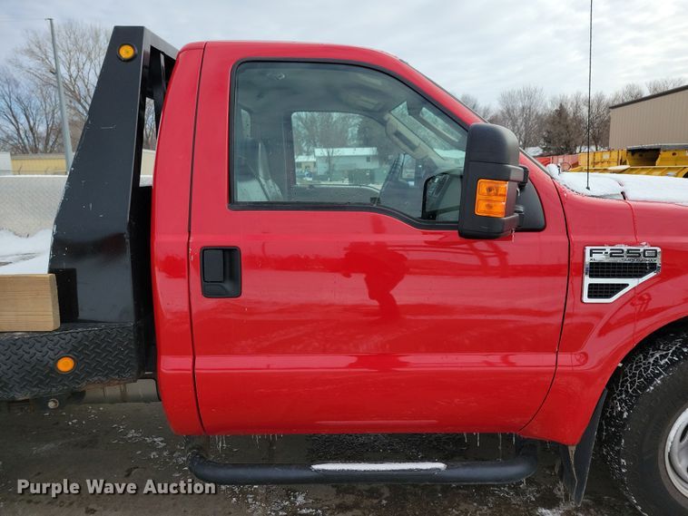 image for item OH9505 2010 Ford  F250 Super Duty flatbed pickup truck