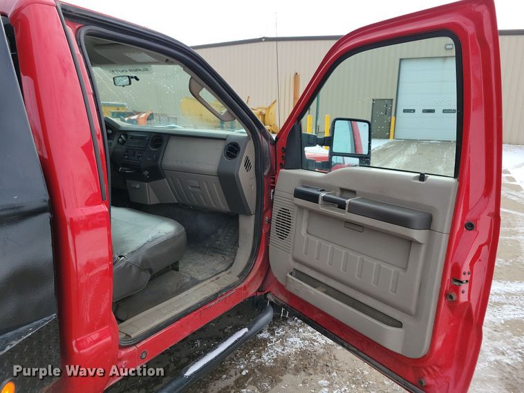 image for item OH9505 2010 Ford  F250 Super Duty flatbed pickup truck