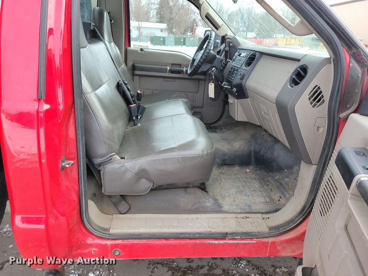 image for item OH9505 2010 Ford  F250 Super Duty flatbed pickup truck