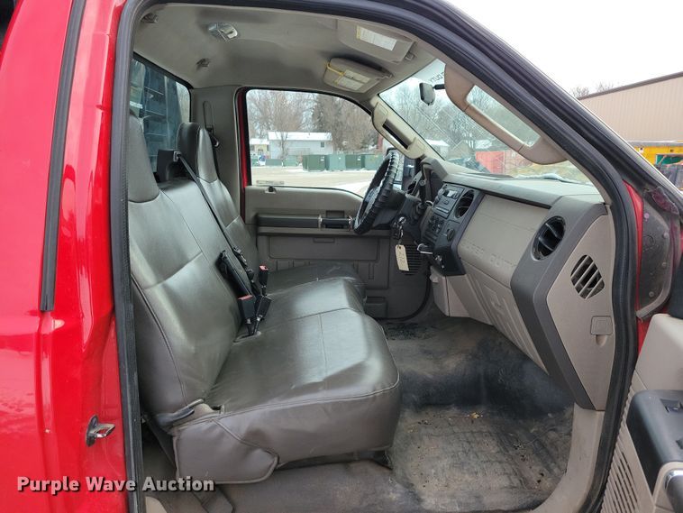 image for item OH9505 2010 Ford  F250 Super Duty flatbed pickup truck