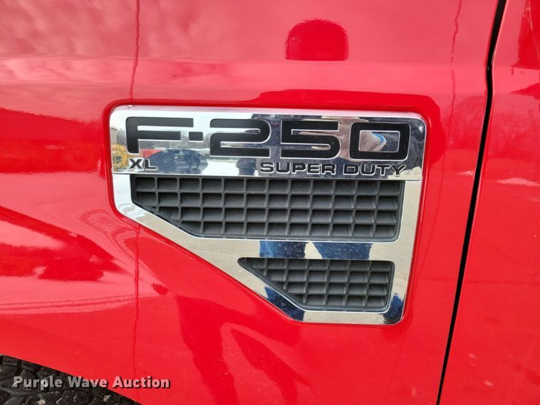 image for item OH9505 2010 Ford  F250 Super Duty flatbed pickup truck