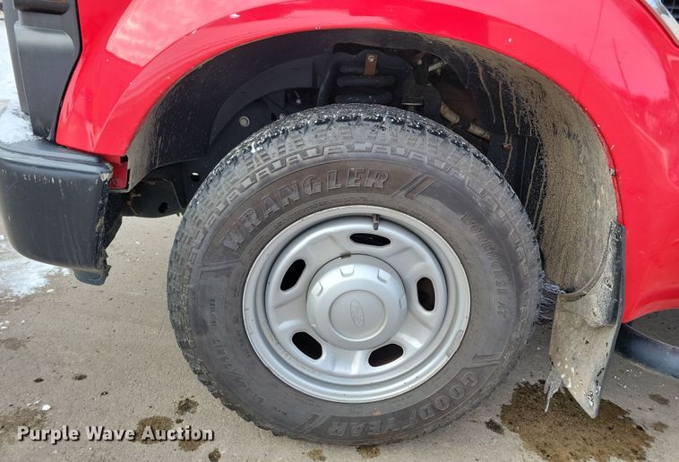 image for item OH9505 2010 Ford  F250 Super Duty flatbed pickup truck