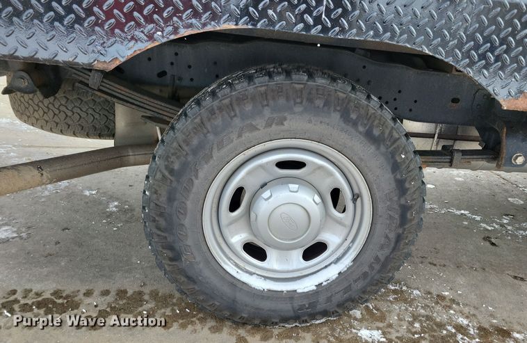 image for item OH9505 2010 Ford  F250 Super Duty flatbed pickup truck