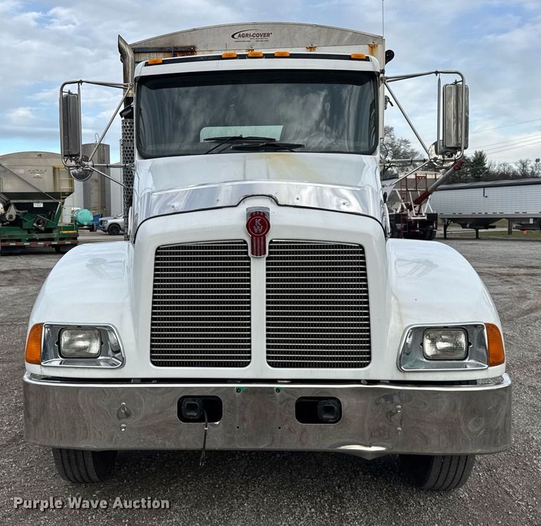 image for item DH9220 2003 Kenworth T300 fertilizer delivery truck