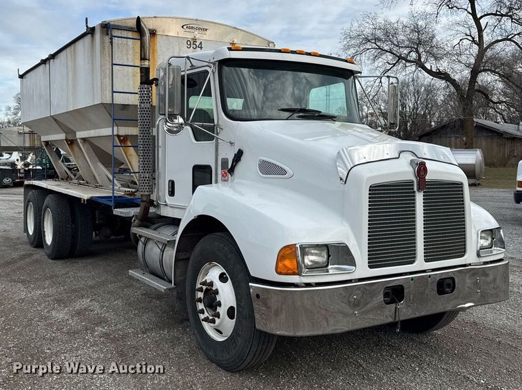 image for item DH9220 2003 Kenworth T300 fertilizer delivery truck