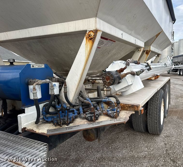 image for item DH9220 2003 Kenworth T300 fertilizer delivery truck