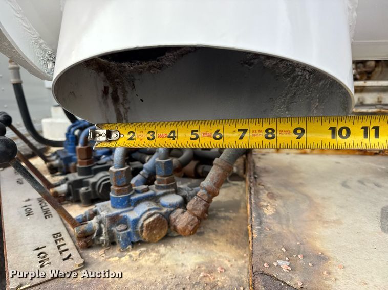 image for item DH9220 2003 Kenworth T300 fertilizer delivery truck