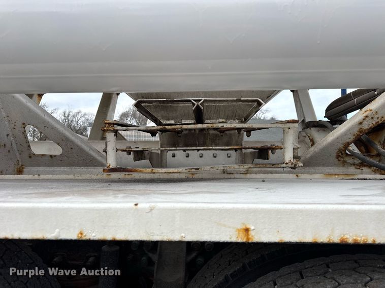 image for item DH9220 2003 Kenworth T300 fertilizer delivery truck