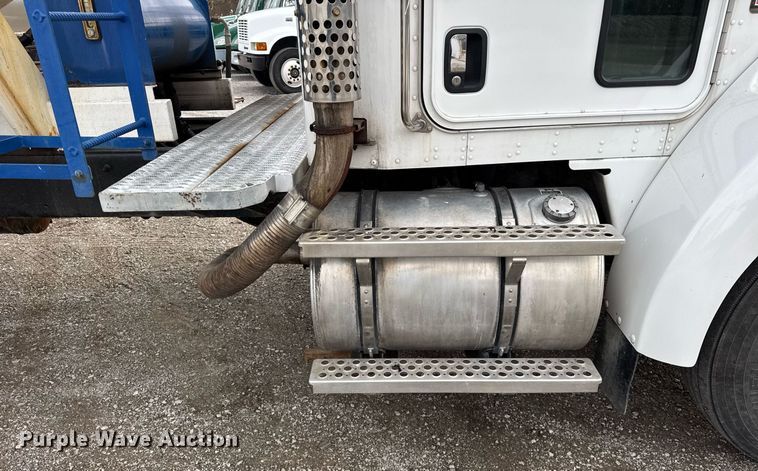 image for item DH9220 2003 Kenworth T300 fertilizer delivery truck