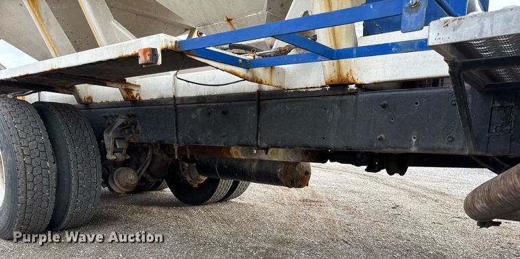 image for item DH9220 2003 Kenworth T300 fertilizer delivery truck