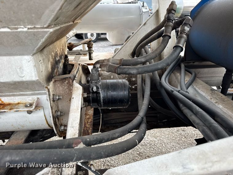 image for item DH9220 2003 Kenworth T300 fertilizer delivery truck