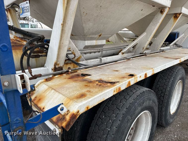 image for item DH9220 2003 Kenworth T300 fertilizer delivery truck