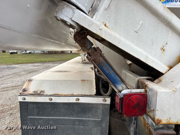 image for item DH9220 2003 Kenworth T300 fertilizer delivery truck