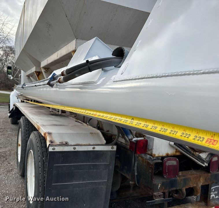 image for item DH9220 2003 Kenworth T300 fertilizer delivery truck