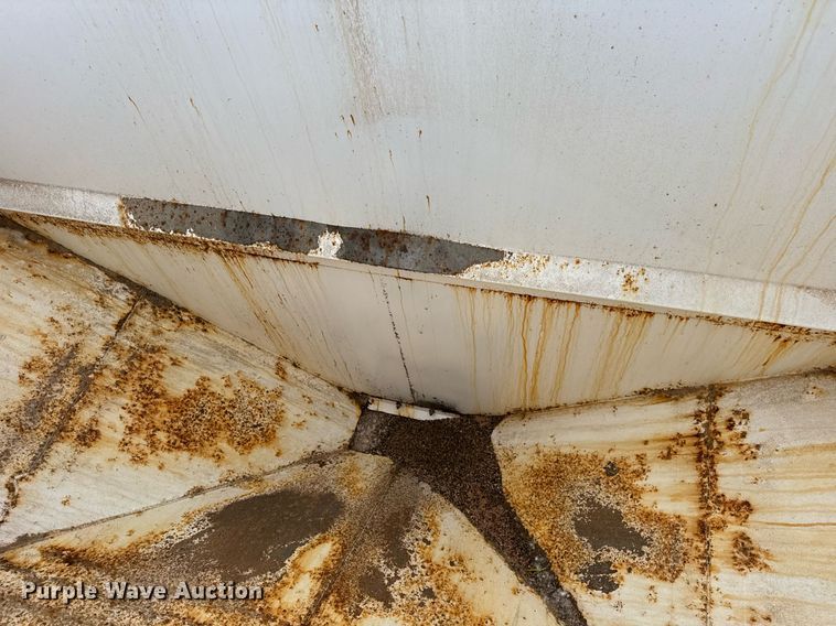 image for item DH9220 2003 Kenworth T300 fertilizer delivery truck