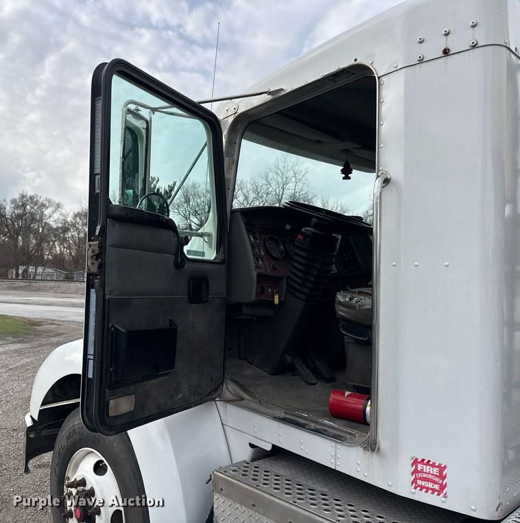 image for item DH9220 2003 Kenworth T300 fertilizer delivery truck