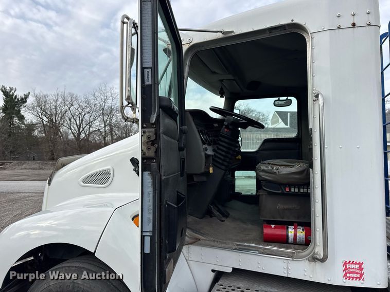 image for item DH9220 2003 Kenworth T300 fertilizer delivery truck