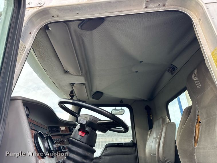 image for item DH9220 2003 Kenworth T300 fertilizer delivery truck