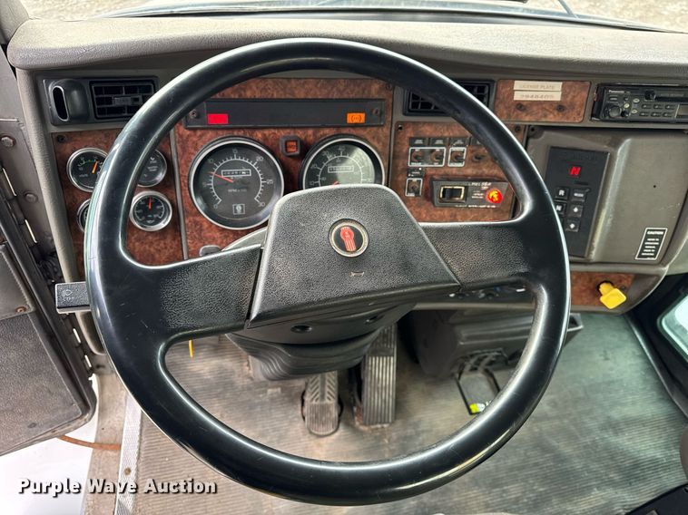 image for item DH9220 2003 Kenworth T300 fertilizer delivery truck