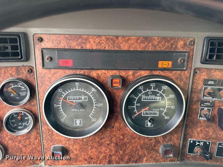 image for item DH9220 2003 Kenworth T300 fertilizer delivery truck